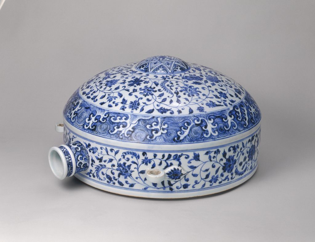 图片[1]-Blue and white back pot with tangled branches-China Archive